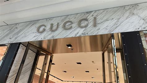 gucci store somerset.